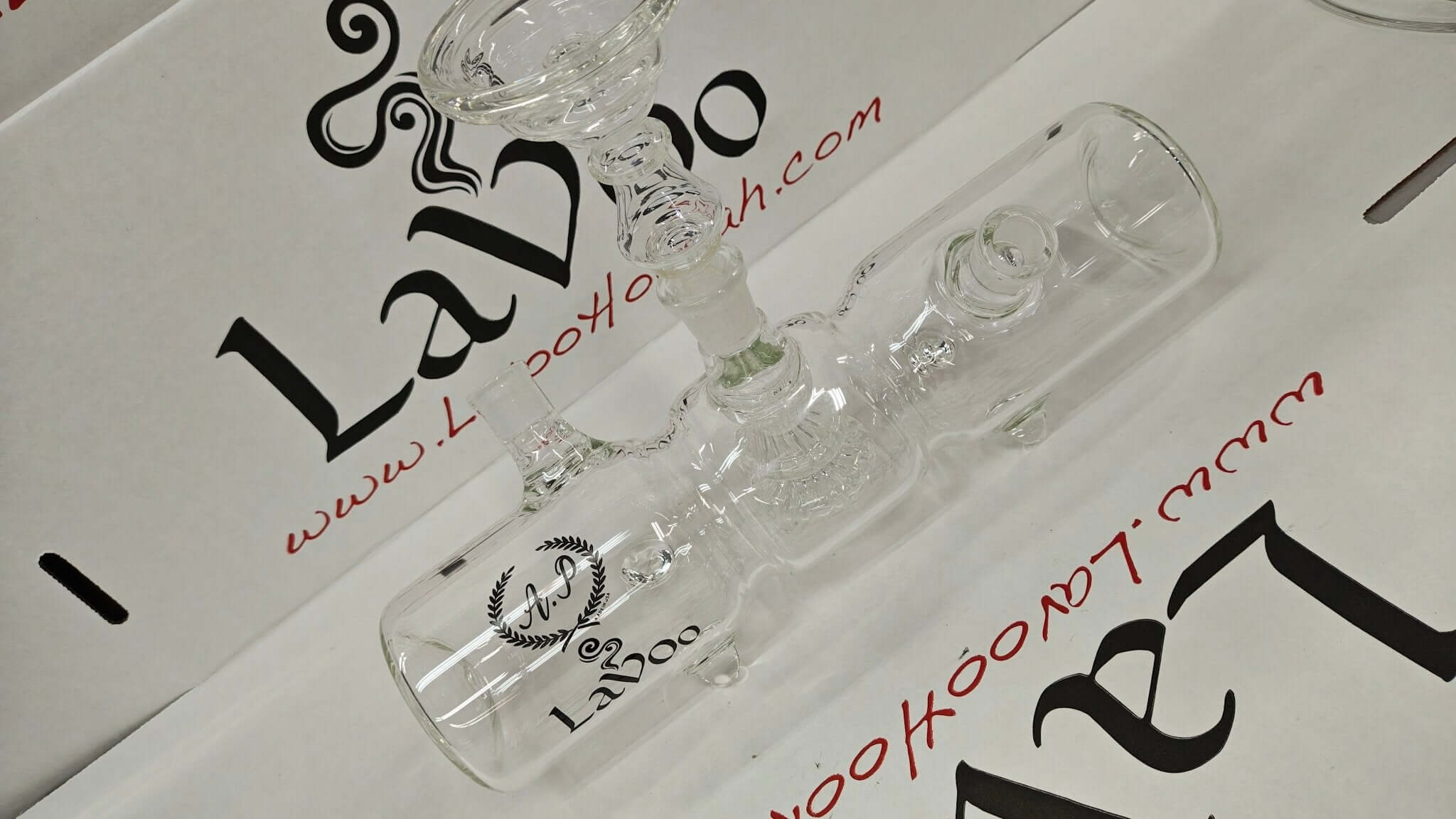 Lavoo MP5 Artist Signature Glass Hookah – Masterful Craftsmanship & Iconic Design - Lavoo