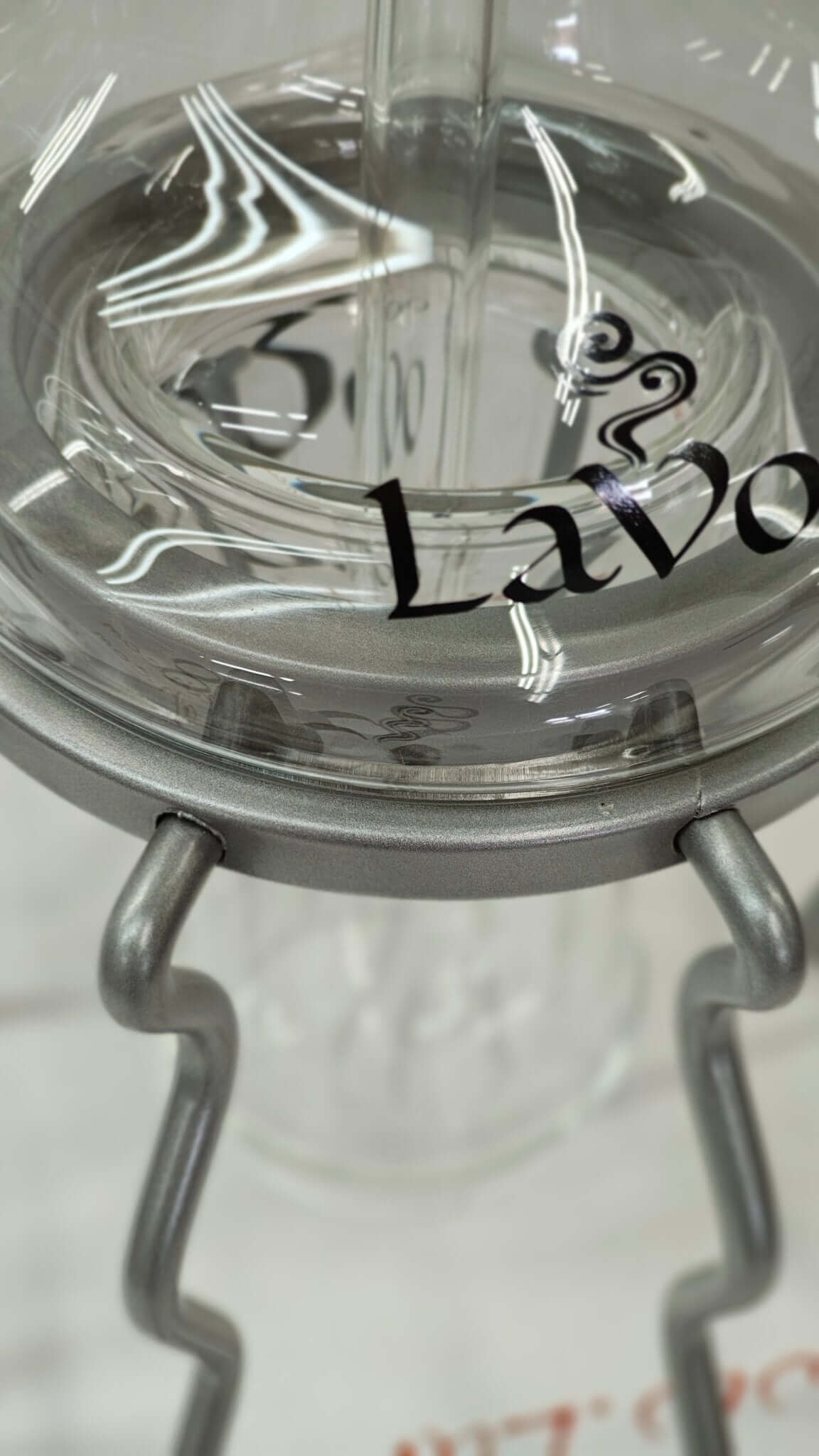 Spider Lavoo Hybrid Glass Hookah – A Web of Innovation - Lavoo